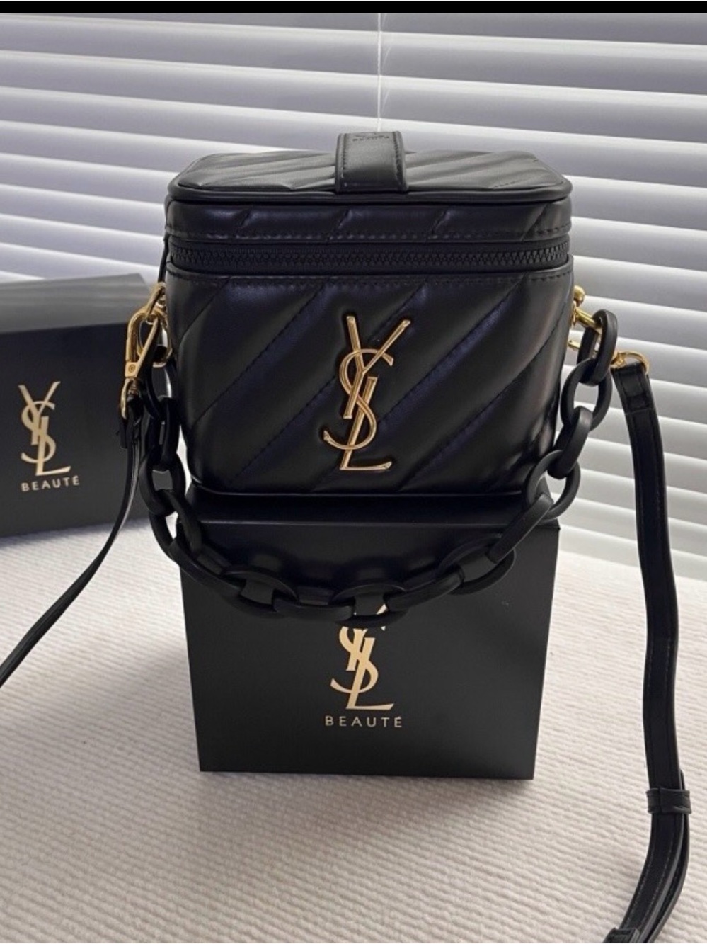 Yves Saint Laurent Beauty VIP Gift Bag Crossbody bag handbag Black New In Box - Picture 11 of 12